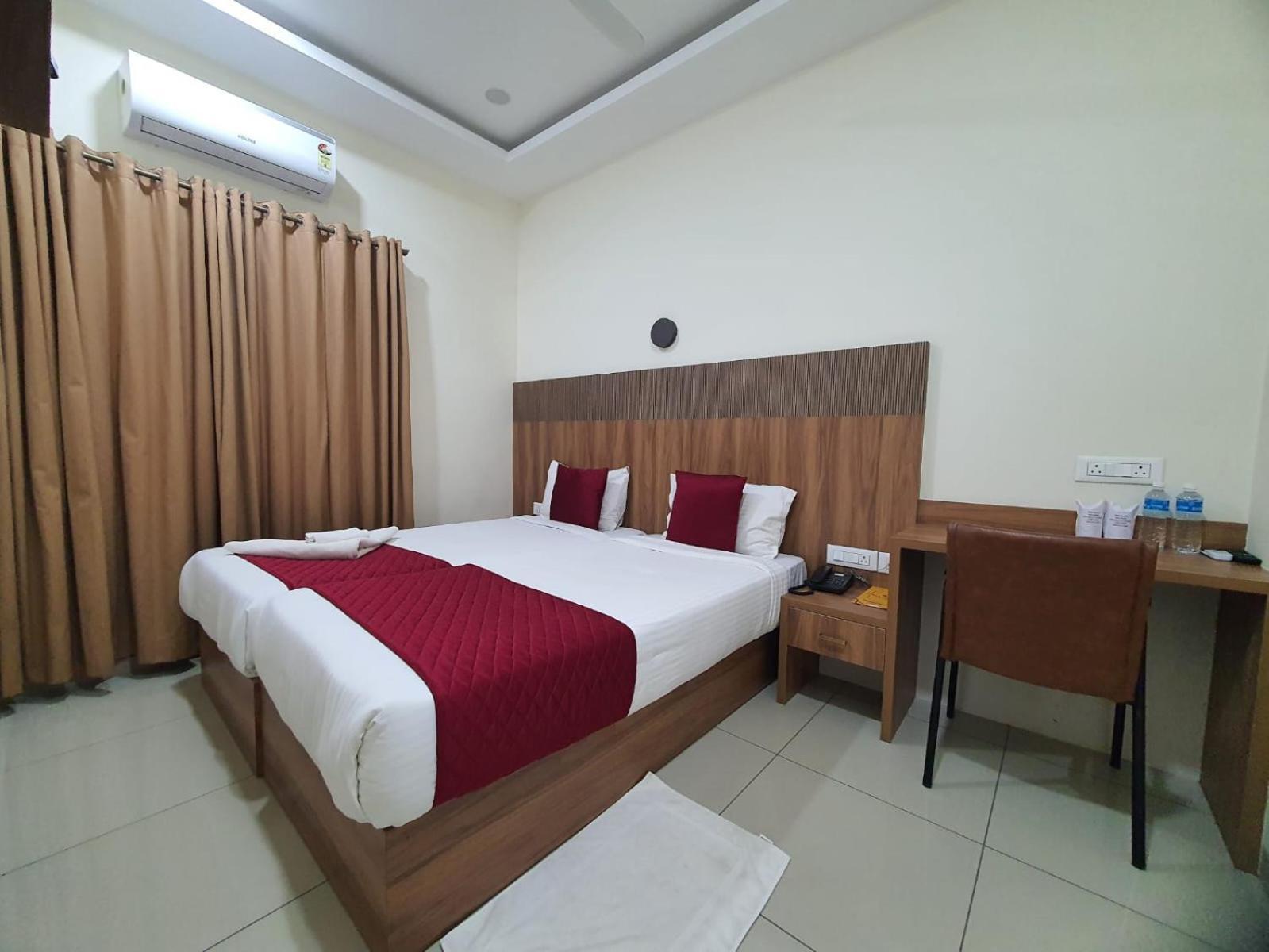 Hotel Deepakam Inn Palakkad Exterior photo