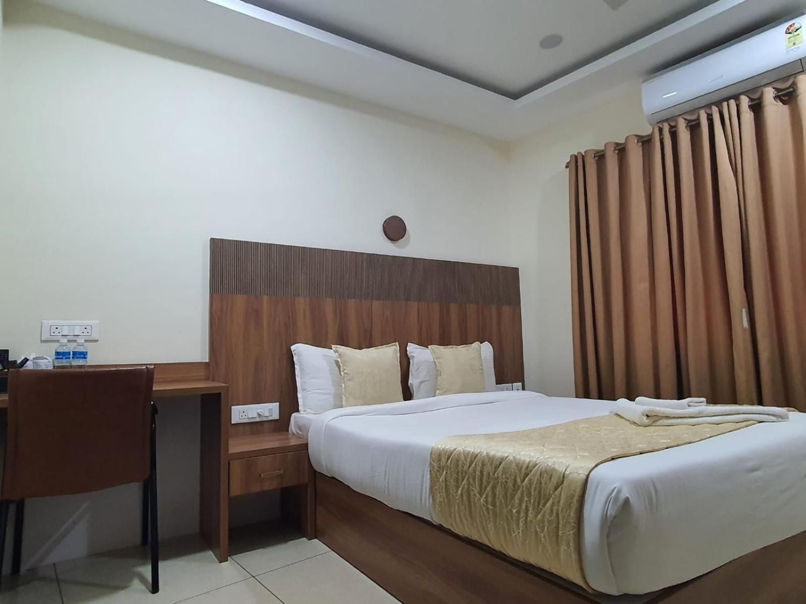 Hotel Deepakam Inn Palakkad Exterior photo