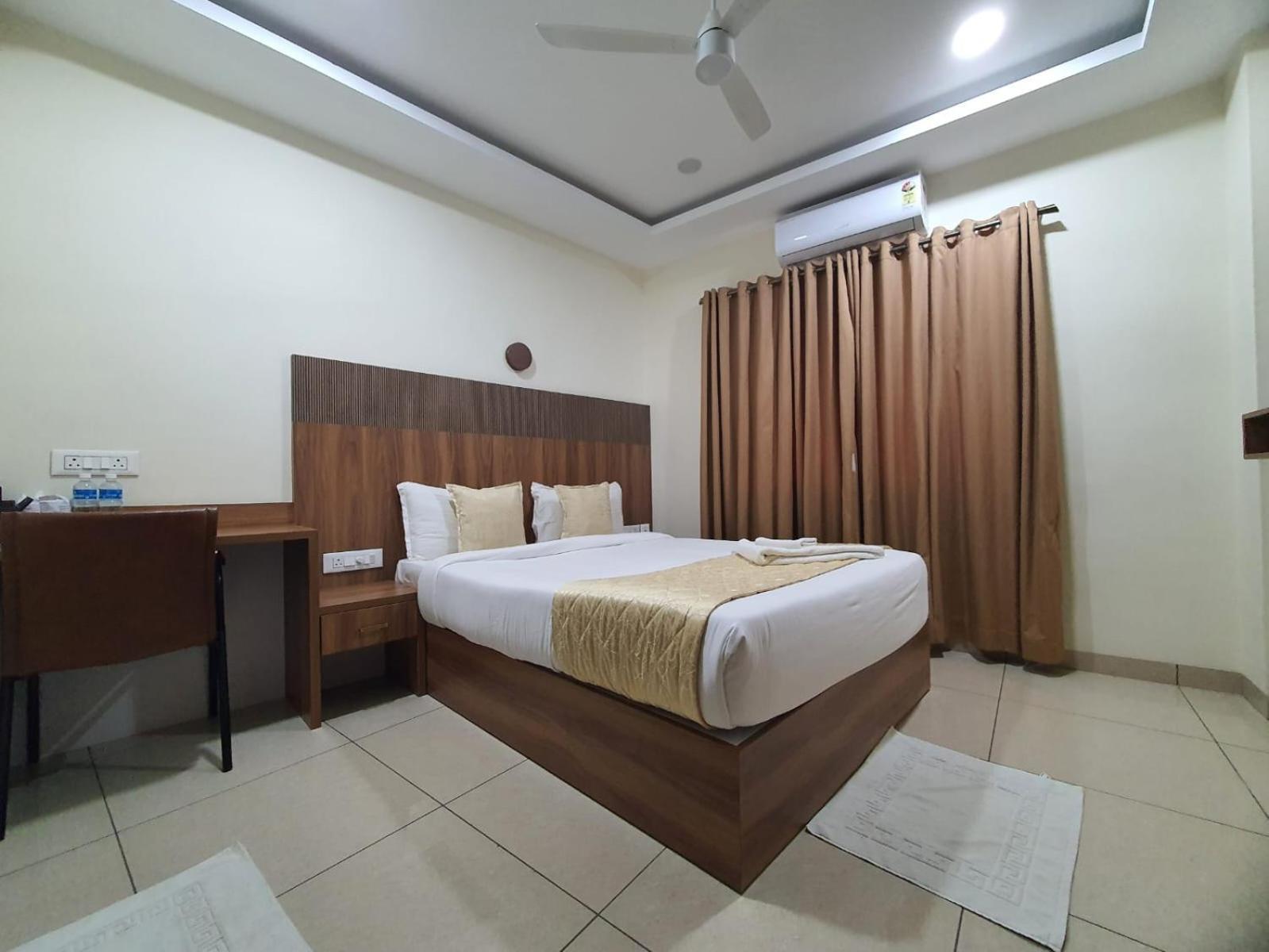 Hotel Deepakam Inn Palakkad Exterior photo