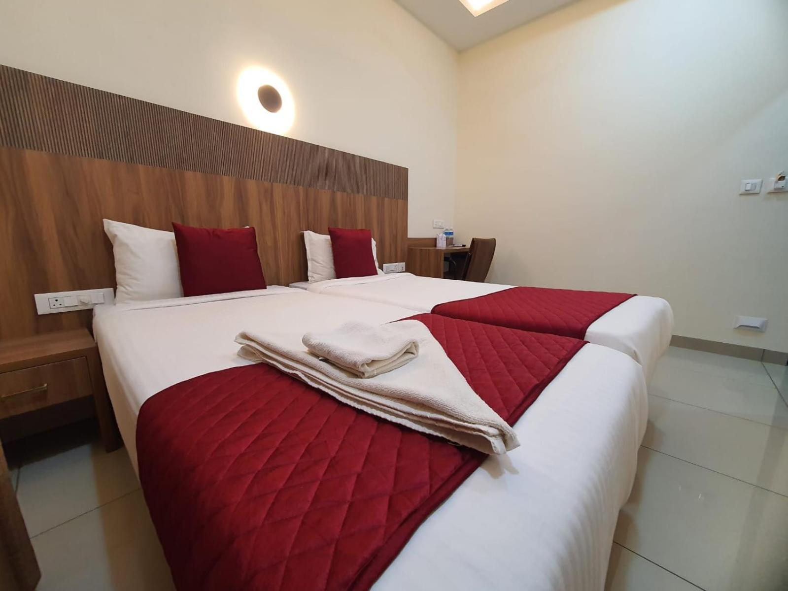 Hotel Deepakam Inn Palakkad Exterior photo