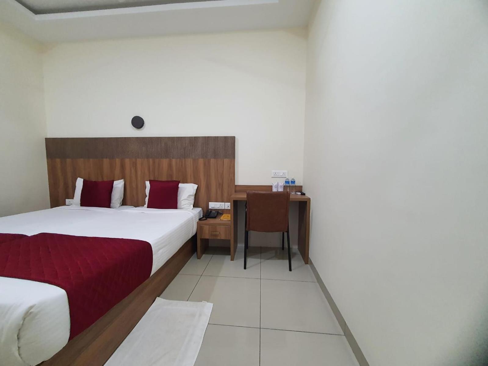 Hotel Deepakam Inn Palakkad Exterior photo