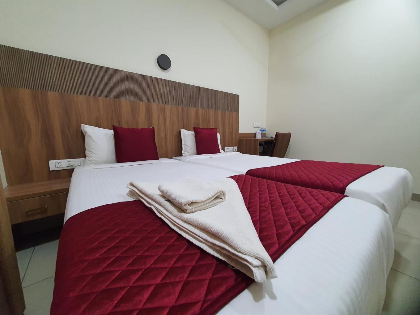 Hotel Deepakam Inn Palakkad Exterior photo