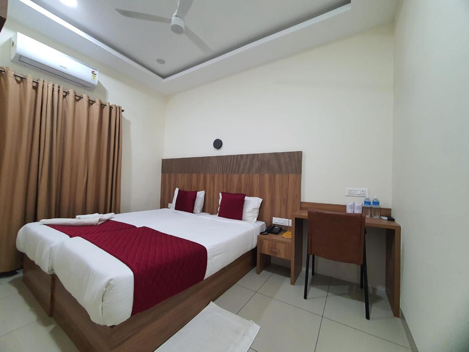 Hotel Deepakam Inn Palakkad Exterior photo