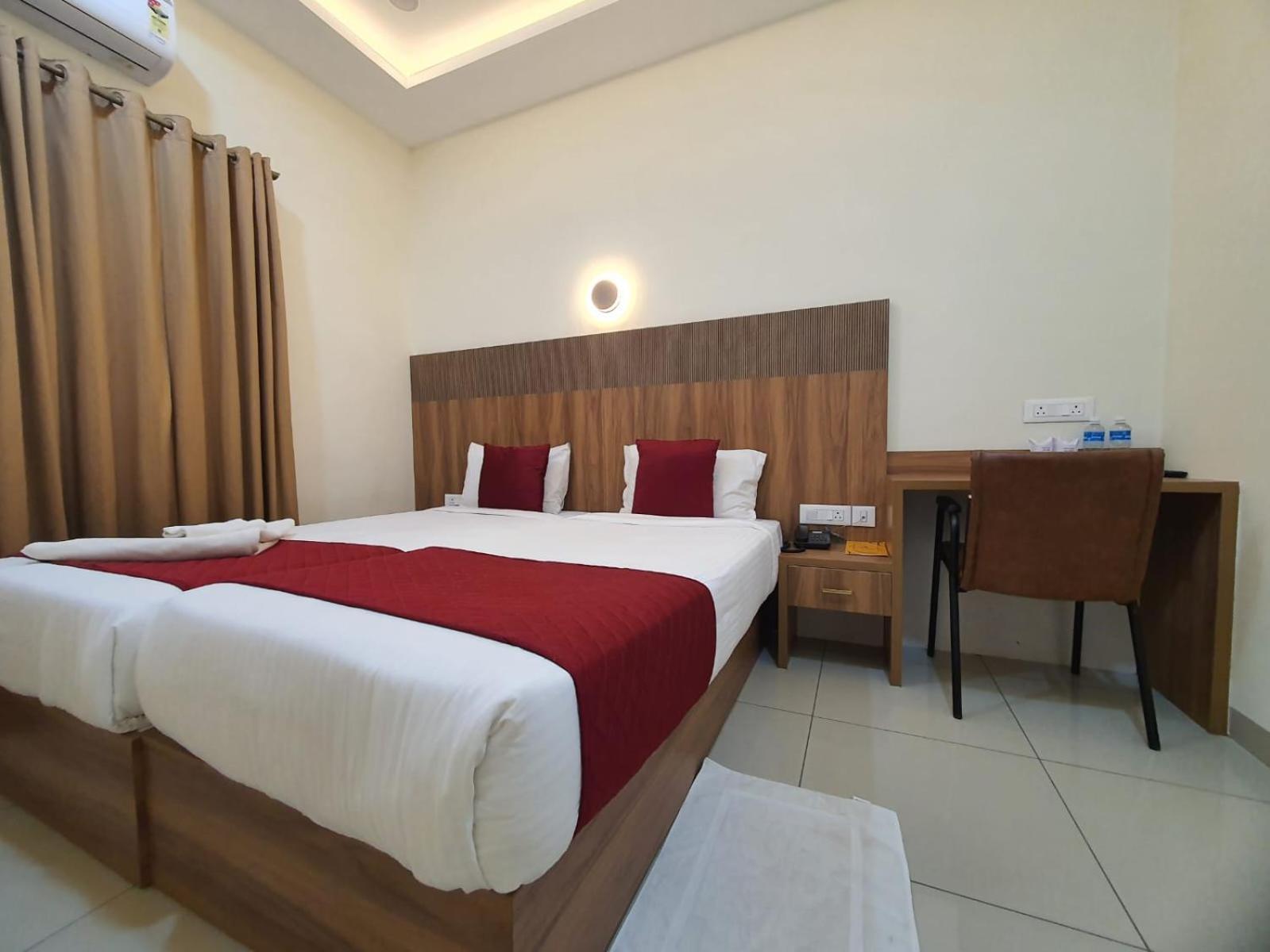 Hotel Deepakam Inn Palakkad Exterior photo