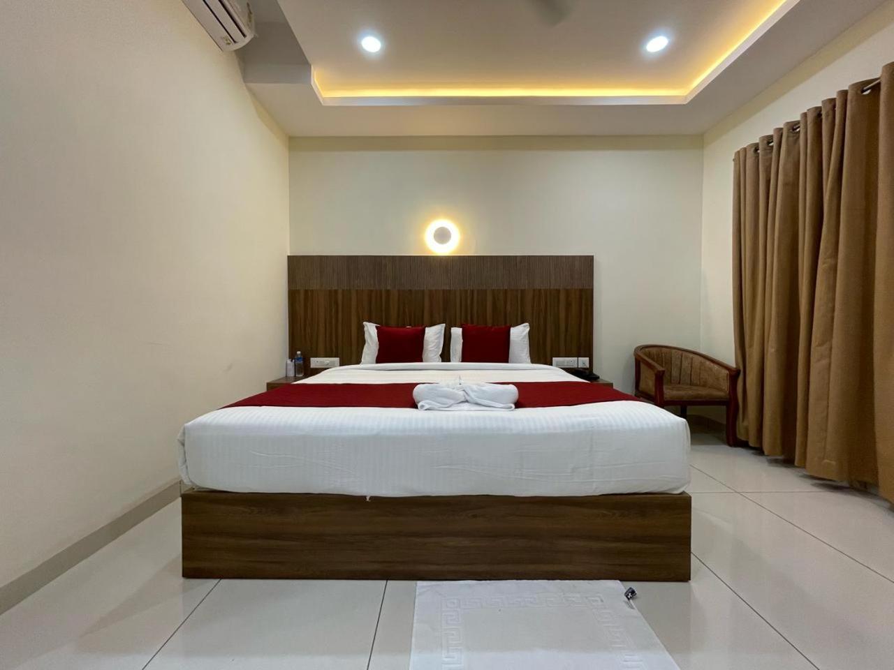 Hotel Deepakam Inn Palakkad Exterior photo