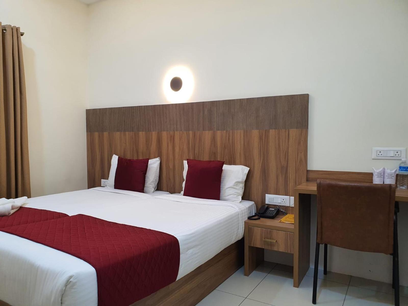 Hotel Deepakam Inn Palakkad Exterior photo
