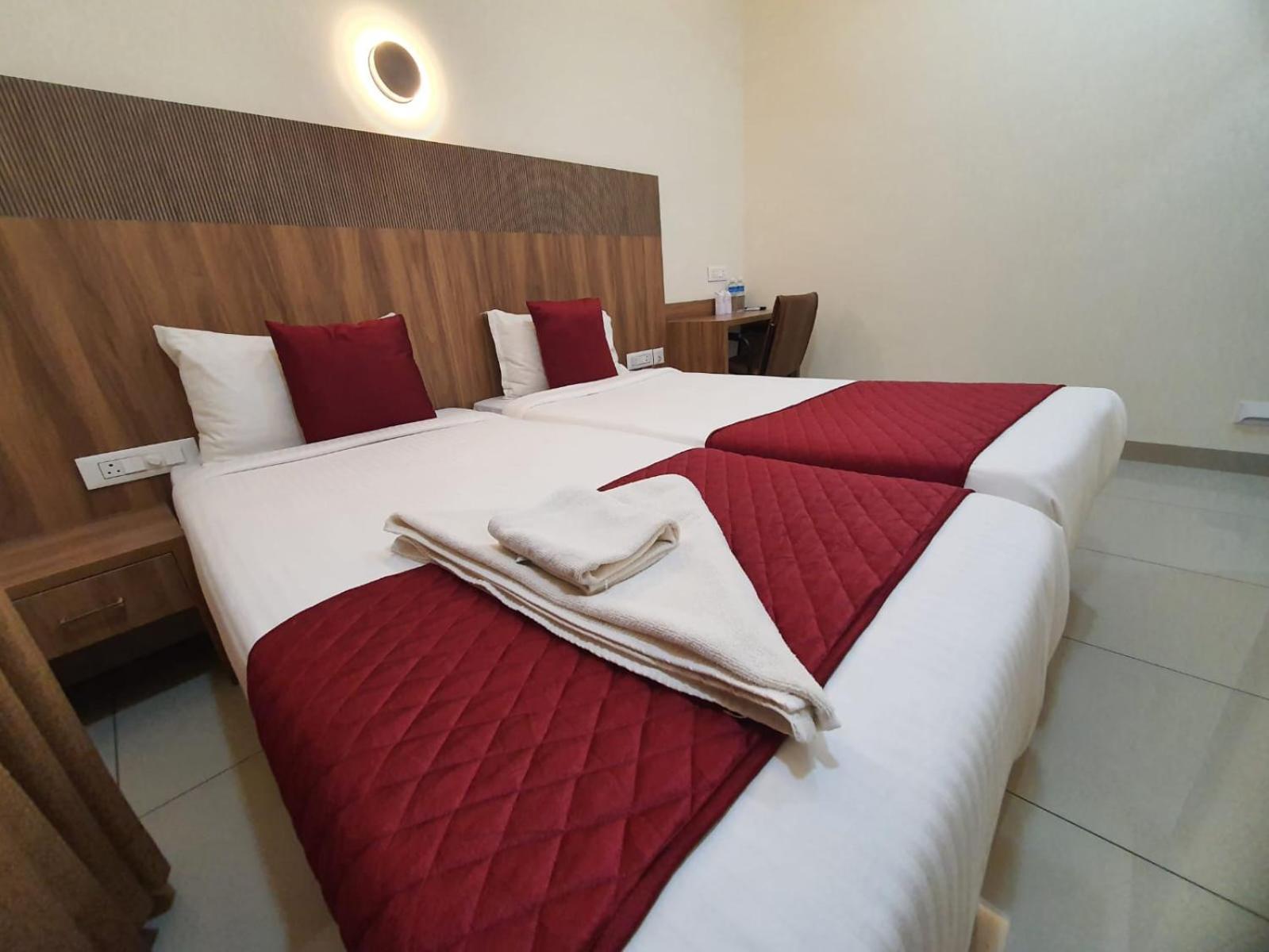 Hotel Deepakam Inn Palakkad Exterior photo