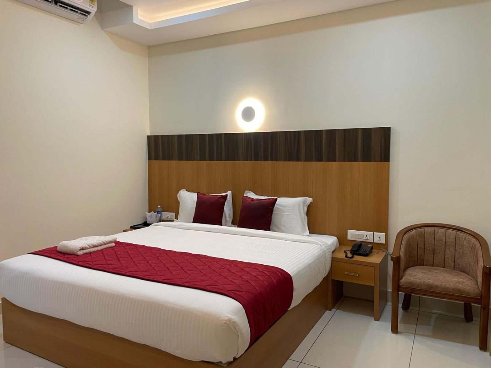 Hotel Deepakam Inn Palakkad Exterior photo