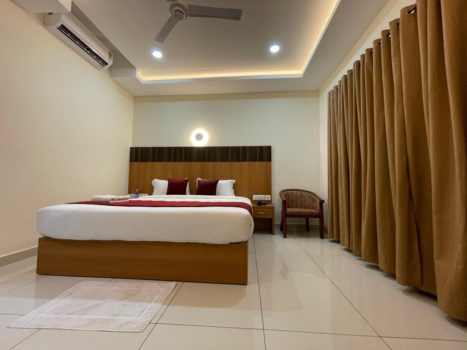 Hotel Deepakam Inn Palakkad Exterior photo
