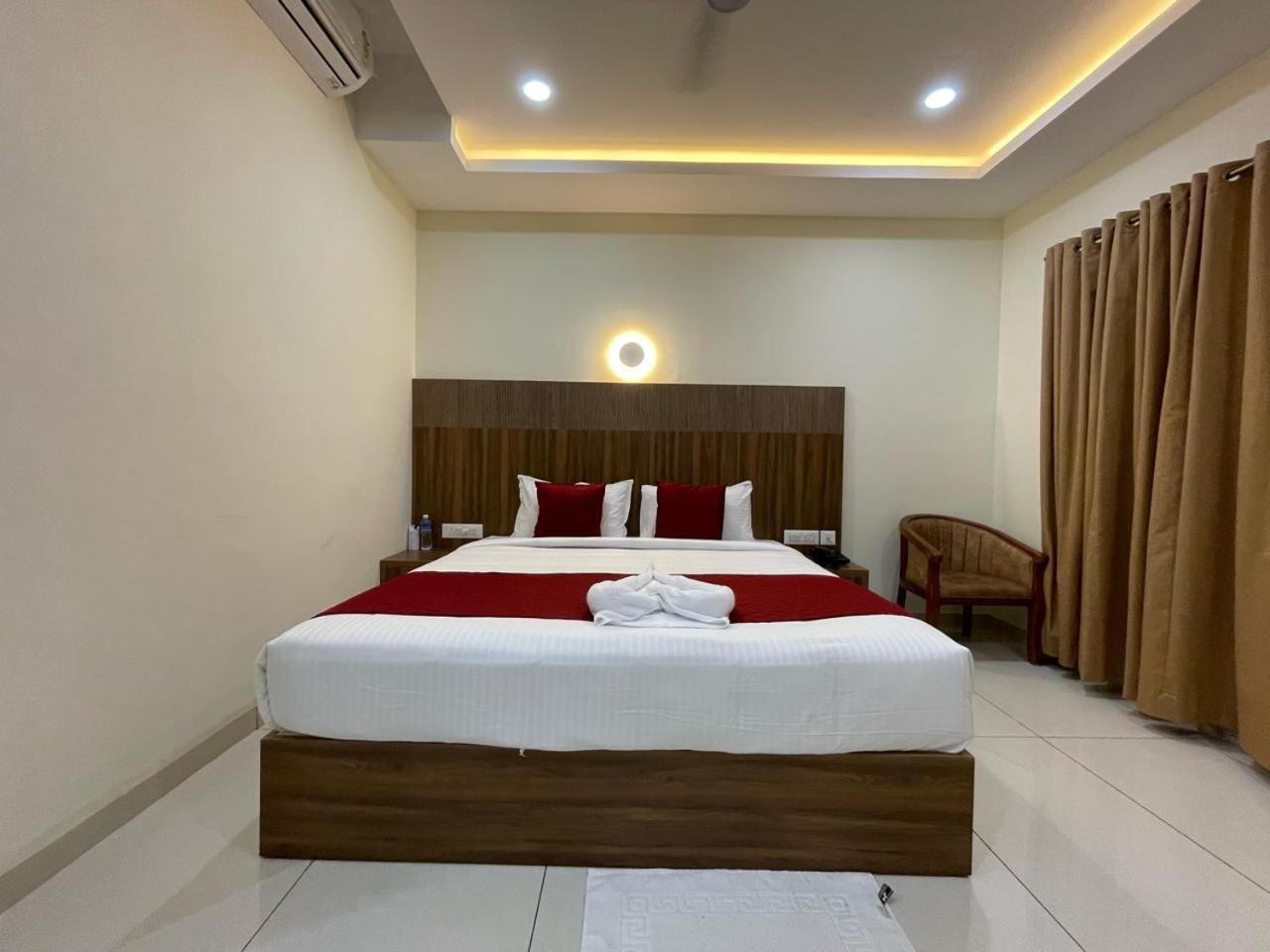 Hotel Deepakam Inn Palakkad Exterior photo