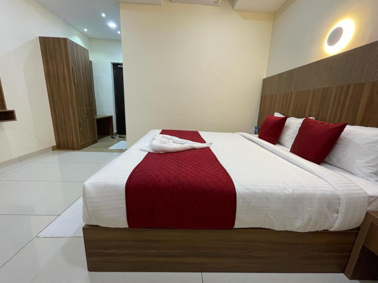 Hotel Deepakam Inn Palakkad Exterior photo