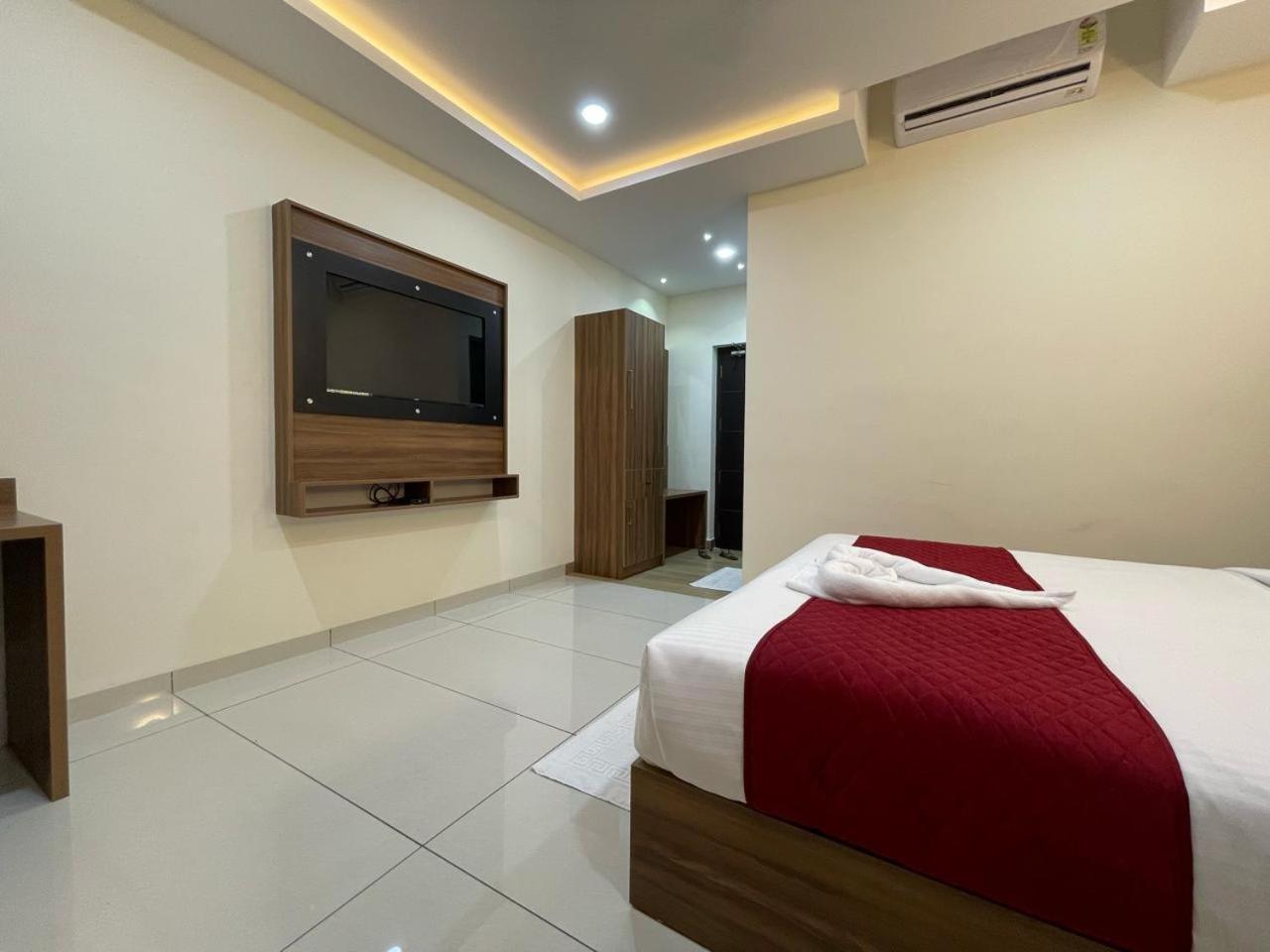 Hotel Deepakam Inn Palakkad Exterior photo